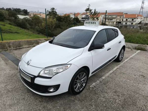 Renault Mégane 1.5 DCI III Hatchback 2013 - 3999 EUR, 317737 km - AUTO.MOTO.pt - 317737km - foto 2 de 50