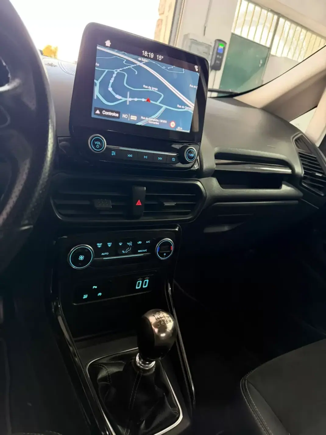 Ford EcoSport 2019 - 14900 EUR, 137000 km - AUTO.MOTO.pt - 137000km - foto 11 de 14