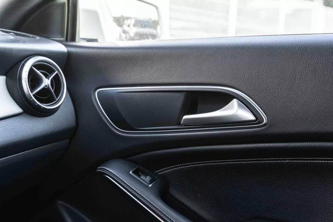 Mercedes-Benz CLA 180 2019 - 22990 EUR, 188150 km - AUTO.MOTO.pt - 188150km - foto 21 de 35