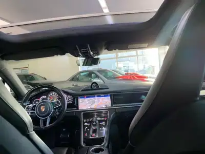 Porsche Panamera 2018 - 60500 EUR, 104962 km - AUTO.MOTO.pt - 104962km - foto 37 de 58