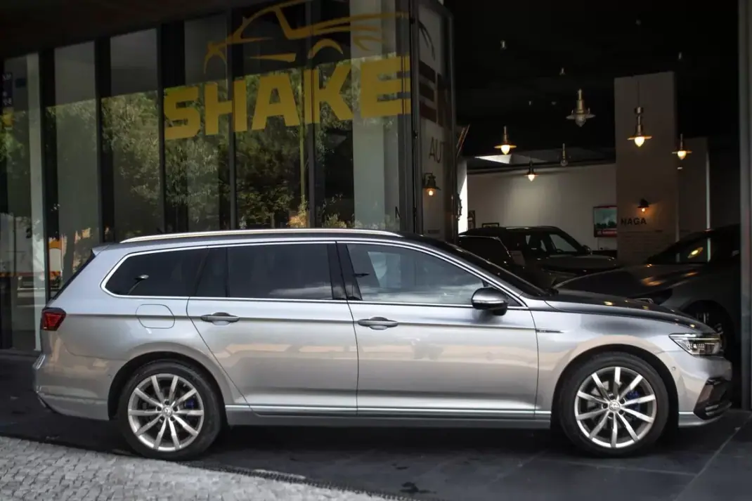 Volkswagen Passat Variant 2020 - 23990 EUR, 19072 km - 19072km - foto 5 de 43