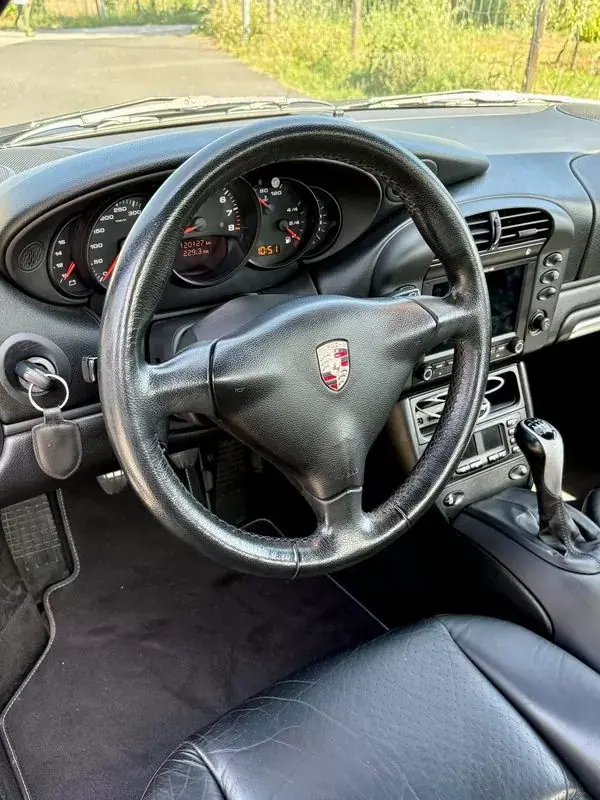Porsche 911 2002 - 44900 EUR, 120127 km - AUTO.MOTO.pt - 120127km - foto 11 de 23
