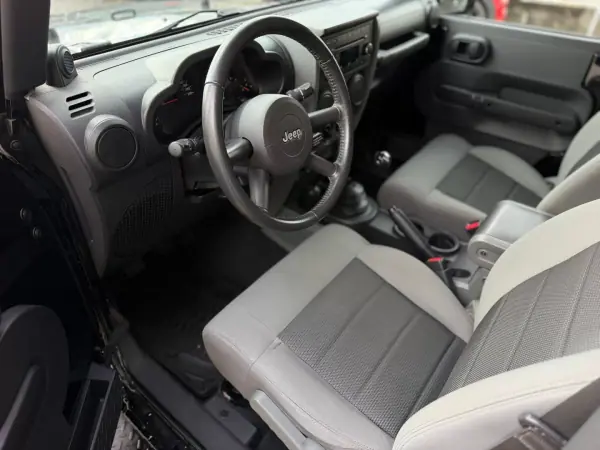Jeep Wrangler 2008 - 29500 EUR, 163868 km - 163868km - foto 14 de 17