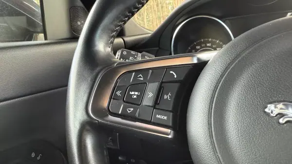 Jaguar E-Pace 2019 - 24500 EUR, 164000 km - AUTO.MOTO.pt - 164000km - foto 30 de 64