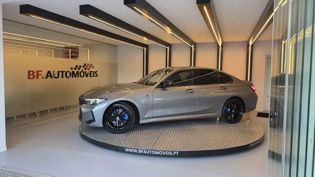BMW 320 2024 - 42500 EUR, 5552 km - AUTO.MOTO.pt - 5552km - foto 13 de 58
