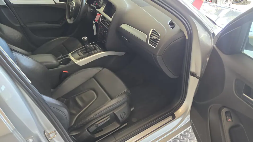 Audi A4 Avant 2010 - 9500 EUR, 253856 km - AUTO.MOTO.pt - 253856km - foto 45 de 52
