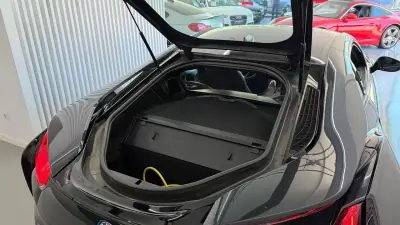BMW i8 2014 - 61990 EUR, 91277 km - AUTO.MOTO.pt - 91277km - foto 26 de 27