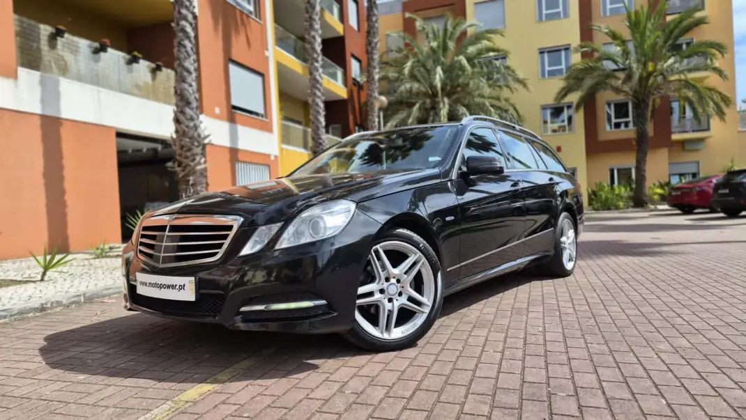 Mercedes-Benz E 220 2012 - 15480 EUR, 200000 km - AUTO.MOTO.pt - 200000km - foto 16 de 17