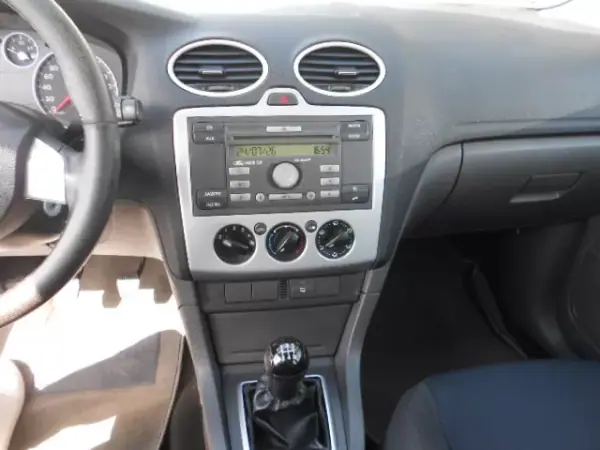 Ford Focus 2006 - 4900 EUR, 212608 km - AUTO.MOTO.pt - 212608km - foto 11 de 12