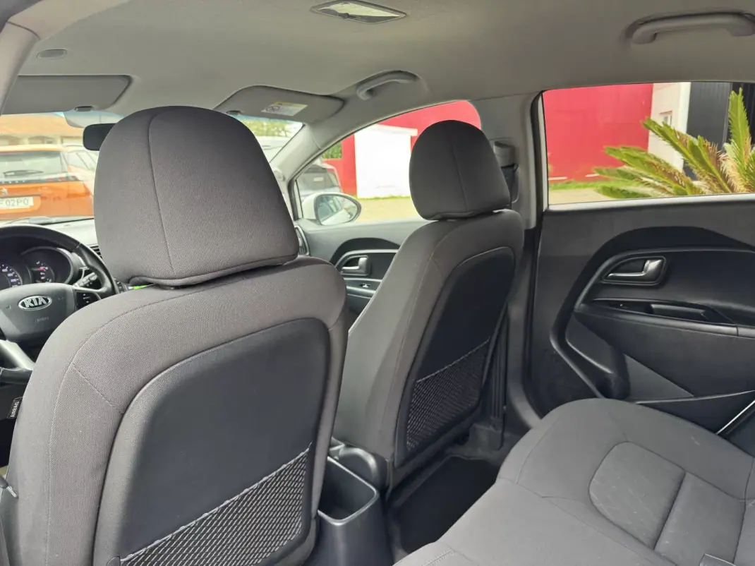 Kia Rio 2016 - 9500 EUR, 113000 km - AUTO.MOTO.pt - 113000km - foto 15 de 40