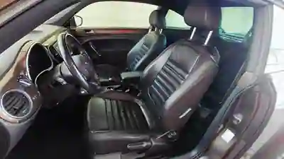 Volkswagen New Beetle 2012 - 16500 EUR, 228000 km - AUTO.MOTO.pt - 228000km - foto 2 de 11