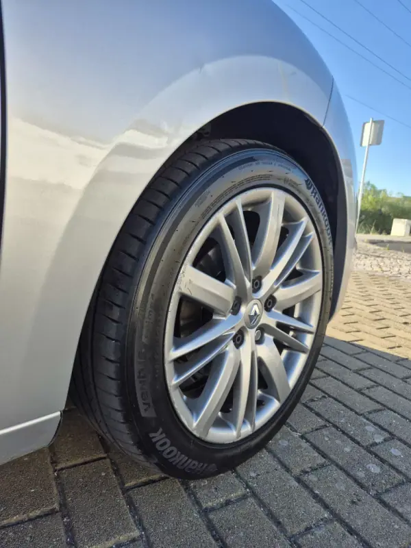 Renault Mégane Sport Tourer 2013 - 7990 EUR, 194177 km - AUTO.MOTO.pt - 194177km - foto 9 de 26