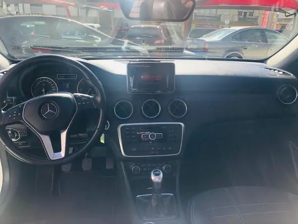 Mercedes-Benz GLA 200 2014 - 20000 EUR, 200000 km - AUTO.MOTO.pt - 200000km - foto 11 de 24
