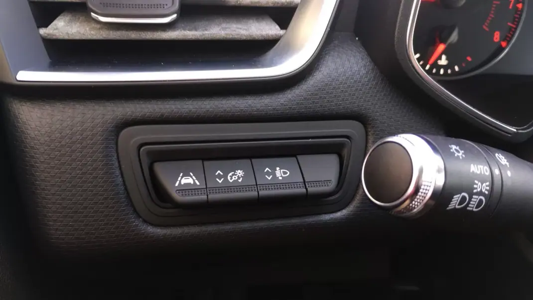 Renault Clio 2021 - 13999 EUR, 63000 km - AUTO.MOTO.pt - 63000km - foto 29 de 38