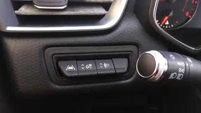 Renault Clio 2021 - 13999 EUR, 63000 km - AUTO.MOTO.pt - 63000km - foto 29 de 38