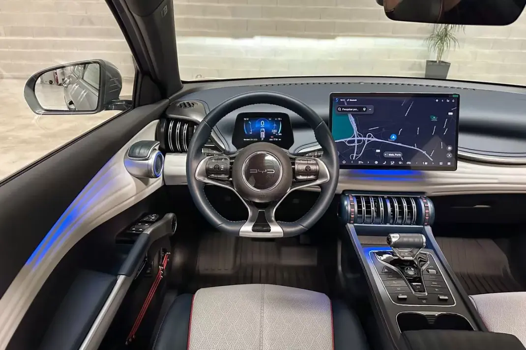 BYD Atto 3 2023 - 27950 EUR, 7718 km - AUTO.MOTO.pt - 7718km - foto 49 de 60