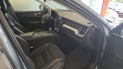 Volvo XC 60 2018 - 23500 EUR, 242396 km - AUTO.MOTO.pt - 242396km - foto 49 de 55