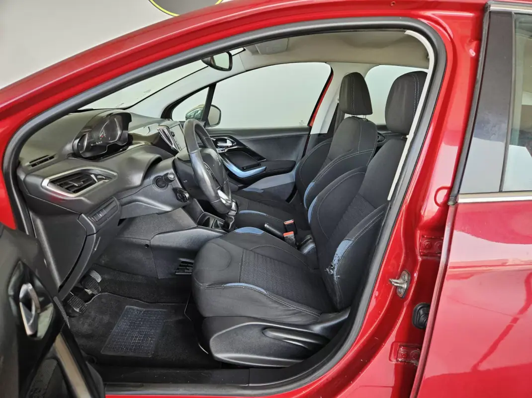Peugeot 208 2014 - 6950 EUR, 167000 km - 167000km - foto 8 de 8