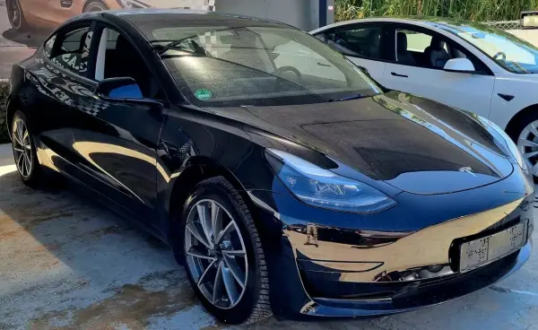 Tesla Model 3 2022 - 29950 EUR, 30000 km - AUTO.MOTO.pt - 30000km - foto 18 de 19