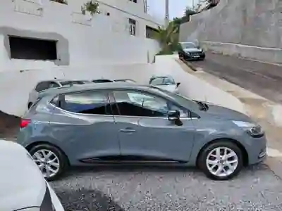 Renault Clio 2019 - 12250 EUR, 138353 km - AUTO.MOTO.pt - 138353km - foto 5 de 13