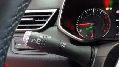 Renault Clio 2021 - 14890 EUR, 67292 km - AUTO.MOTO.pt - 67292km - foto 32 de 67