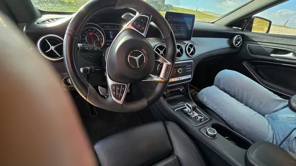 Mercedes-Benz CLA 45 AMG 2016 - 30990 EUR, 85000 km - AUTO.MOTO.pt - 85000km - foto 8 de 14