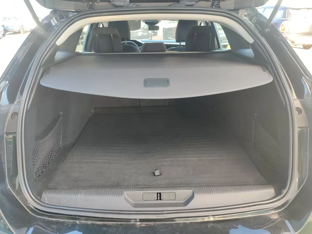 Peugeot 308 SW 2022 - 16990 EUR, 190000 km - AUTO.MOTO.pt - 190000km - foto 8 de 17