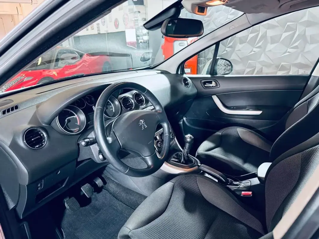 Peugeot 308 2012 - 6450 EUR, 226882 km - AUTO.MOTO.pt - 226882km - foto 14 de 20