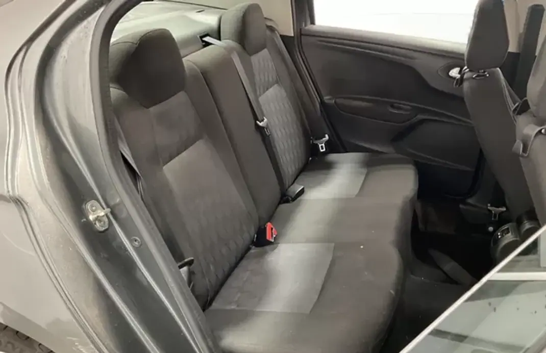 Citroën C-Elysée 2016 - 9490 EUR, 97000 km - AUTO.MOTO.pt - 97000km - foto 14 de 17