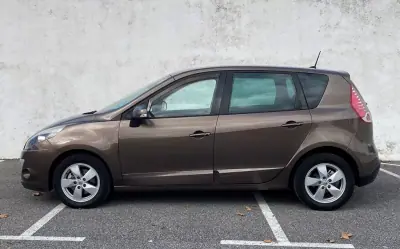 Renault Scénic 2010 - 7240 EUR, 176000 km - AUTO.MOTO.pt - 176000km - foto 7 de 19