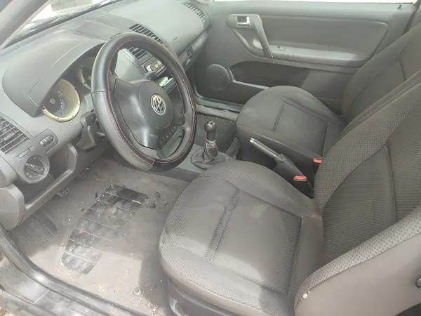 Volkswagen Polo 2001 - 1300 EUR, 228796 km - AUTO.MOTO.pt - 228796km - foto 11 de 15