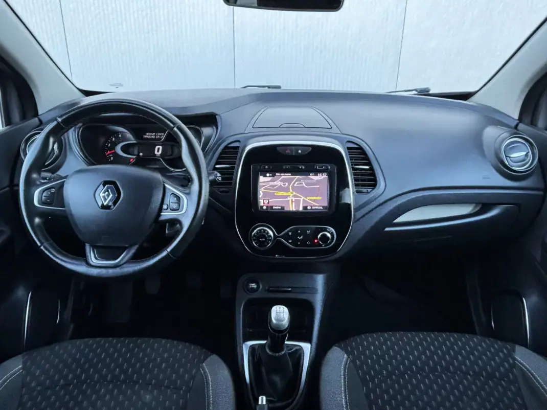 Renault Captur 2018 - 13950 EUR, 119000 km - AUTO.MOTO.pt - 119000km - foto 8 de 42