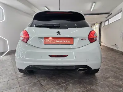 Peugeot 208 2015 - 16650 EUR, 121757 km - AUTO.MOTO.pt - 121757km - foto 17 de 38
