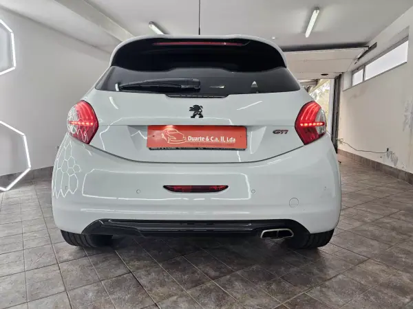 Peugeot 208 2015 - 16650 EUR, 121757 km - AUTO.MOTO.pt - 121757km - foto 17 de 38