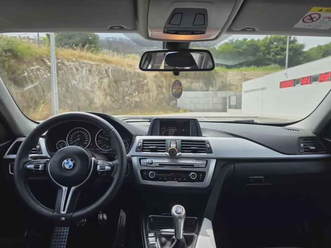 BMW 318 2014 - 14490 EUR, 220000 km - AUTO.MOTO.pt - 220000km - foto 5 de 16