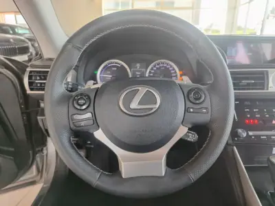 Lexus IS 300H 2013 - 19990 EUR, 170000 km - AUTO.MOTO.pt - 170000km - foto 28 de 38