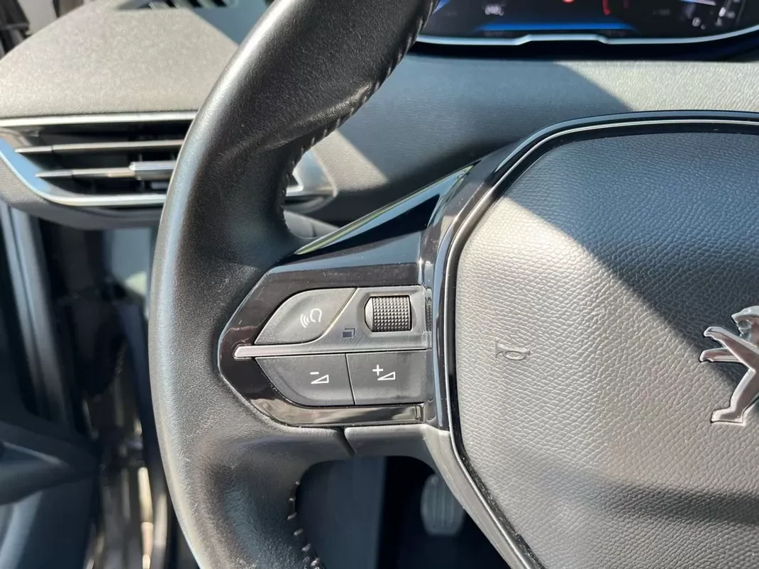 Peugeot 3008 2021 - 20490 EUR, 94000 km - AUTO.MOTO.pt - 94000km - foto 11 de 27