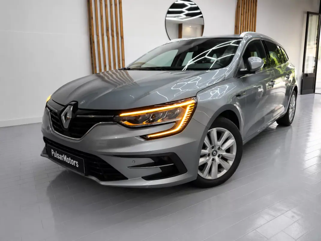 Renault Mégane E-Tech 2021 - 20960 EUR, 74026 km - AUTO.MOTO.pt - 74026km - foto 4 de 12