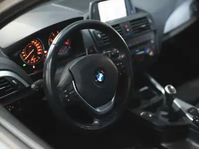 BMW 120 2012 - 12490 EUR, 230000 km - AUTO.MOTO.pt - 230000km - foto 13 de 17