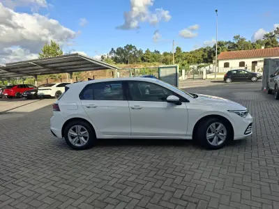 Volkswagen Golf 2021 - 16750 EUR, 61800 km - AUTO.MOTO.pt - 61800km - foto 5 de 28
