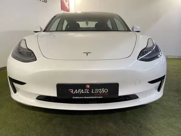 Tesla Model 3 2023 — foto 3 de 40
