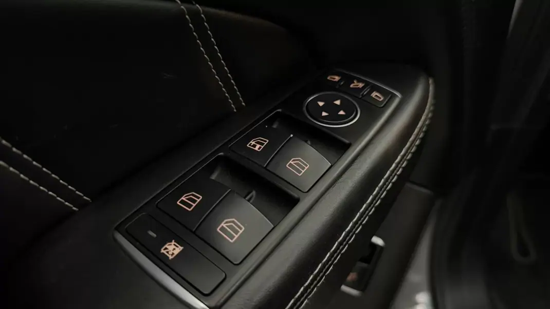 Mercedes-Benz GLE 63 AMG 2015 - 99990 EUR, 149475 km - AUTO.MOTO.pt - 149475km - foto 38 de 42