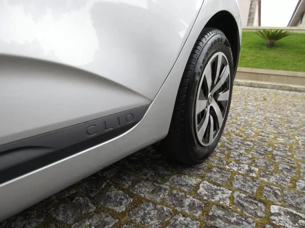 Renault Clio 2022 - 13490 EUR, 149000 km - AUTO.MOTO.pt - 149000km - foto 22 de 42