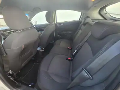 Alfa Romeo Giulietta 2015 - 13500 EUR, 148000 km - AUTO.MOTO.pt - 148000km - foto 34 de 49