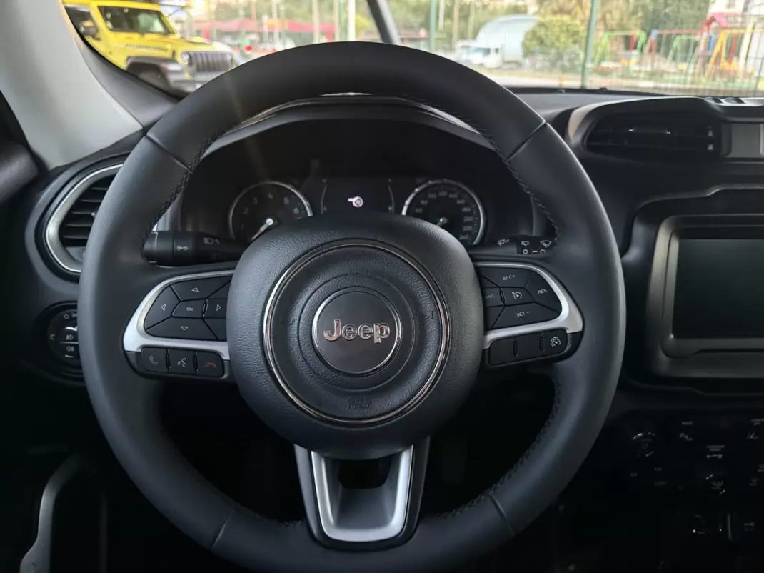 Jeep Renegade 2022 - 20300 EUR, 55484 km - AUTO.MOTO.pt - 55484km - foto 6 de 15