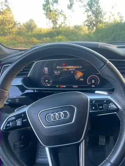 Audi e-tron 2022 - 34750 EUR, 131000 km - AUTO.MOTO.pt - 131000km - foto 32 de 50