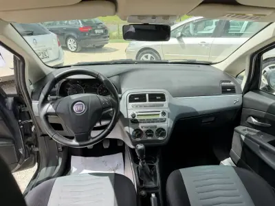 Fiat Grande Punto 2009 - 5870 EUR, 50685 km - AUTO.MOTO.pt - 50685km - foto 7 de 14