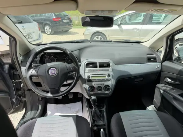 Fiat Grande Punto 2009 - 5870 EUR, 50685 km - AUTO.MOTO.pt - 50685km - foto 7 de 14