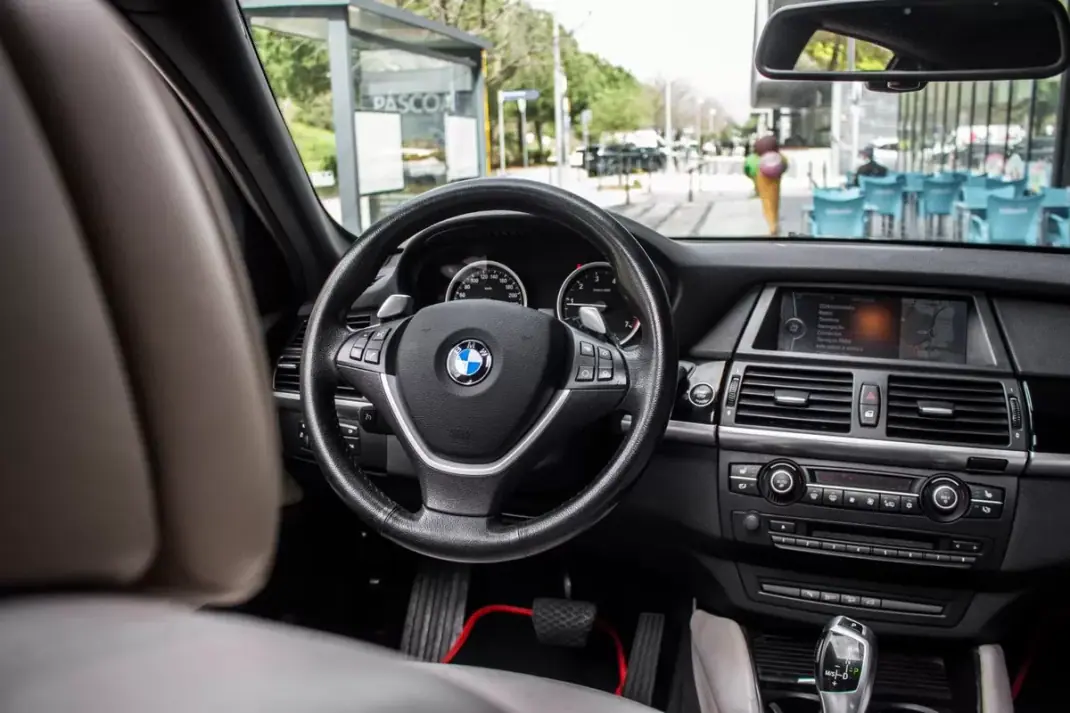 BMW X6 ActiveHybrid 2010 - 23990 EUR, 173745 km - AUTO.MOTO.pt - 173745km - foto 31 de 40