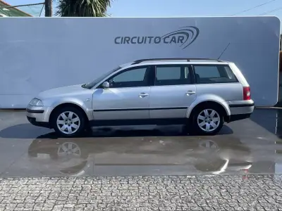 Volkswagen Passat Variant 2003 - 3500 EUR, 330727 km - AUTO.MOTO.pt - 330727km - foto 2 de 29